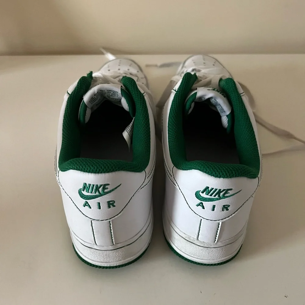 Nike Air Force 1 size 9.5M, white with green stitching - Picture 7 of 13